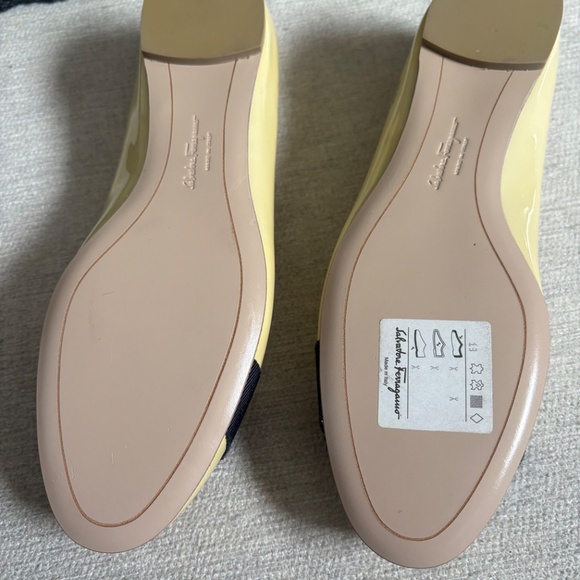 Ferragamo varina flats size 8 - Picture 4 of 4